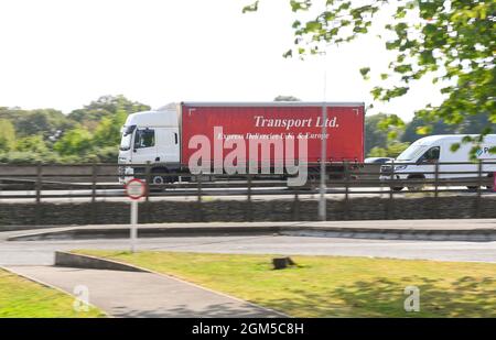 Transport LTD LKW auf der Autobahn M27 in der Nähe von Southampton Hampshire. Stockfoto