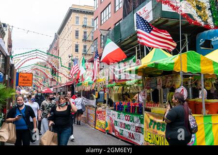 New York, NY - 16. September 2021: Atmosphäre während des Festes von San Gennaro 2021 in Little Italy Stockfoto