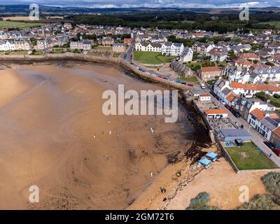 Die Sun Inn Cricket-Mannschaft in Elie spielen ihre Heimspiele am Strand von Elie in Fife, Schottland, Großbritannien Stockfoto