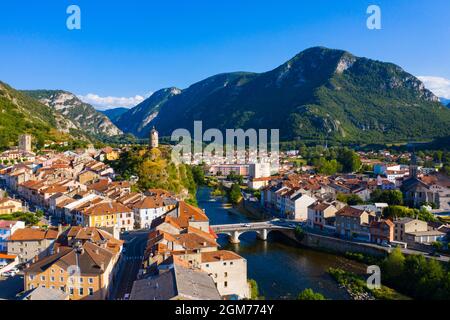 Tarascon-sur-Ariege im Tal der Pyrenäen Stockfoto