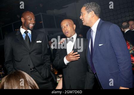 New York, NY, USA. 13. April 2011. Der ehemalige NBA-Spieler Alonzo Mourning, Russell Simmons bei der HealthCorps 'Fresh from the Garden Gala 2011 im Intrepid Sea-Air-Space Museum. Kredit: Steve Mack/Alamy Stockfoto