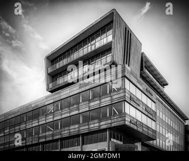 HELSINGBORG, SCHWEDEN - SEPTEMBER 07 2021: Neues Bürogebäude am städtischen Terminal und Bahnhof Stockfoto