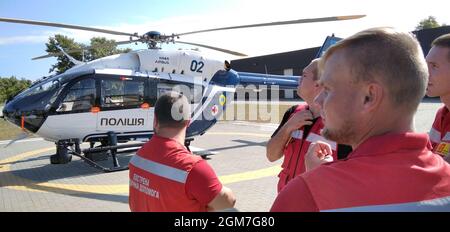 Kiew, Ukraine. September 2021. KIEW, UKRAINE - 16. SEPTEMBER 2021 - Teilnehmer der Präsentation eines Pilotprojekts zur aeromedizinischen Evakuierung, Kiew, Hauptstadt der Ukraine Kredit: Ukrinform/Alamy Live News Stockfoto