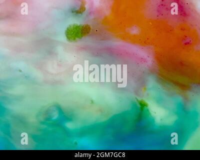 Rosa und blaue Tinte wirbeln Hintergrund schöner Marmor-Effekt mit gradienten Pastelltönen von lebhaftem Pink und Blau Stockfoto