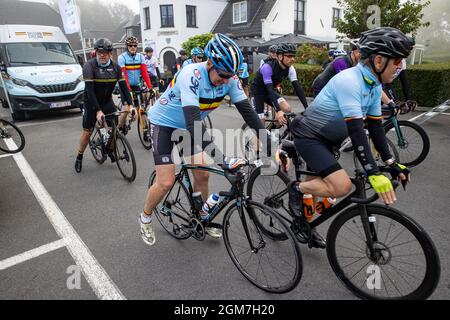 Die Abbildung zeigt Sponsoren und Partner des belgischen Teams, die sich auf eine Tour rund um die Strecken vor der UCI World Championships Road Cycl vorbereiten Stockfoto