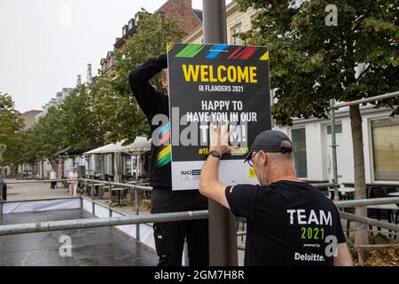 Die Abbildung zeigt die Vorbereitungen vor der UCI-Weltmeisterschaft Straßenradsport Flandern 2021, in Brügge, Freitag, 17. September 2021. Der Wor Stockfoto