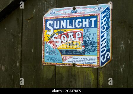 Alte Seifenwerbung für Seife. Alresford Hampshire England Großbritannien Stockfoto