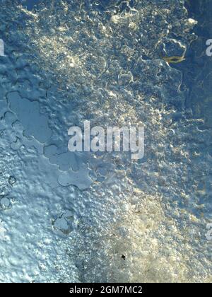 Ickle Eiszapfen schmelzen tropfend Tropfen Winterschnee Stockfoto