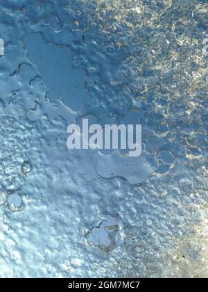 Ickle Eiszapfen schmelzen tropfend Tropfen Winterschnee Stockfoto