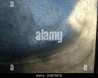 Ickle Eiszapfen schmelzen tropfend Tropfen Winterschnee Stockfoto