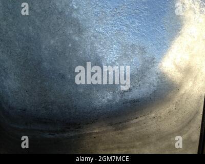 Ickle Eiszapfen schmelzen tropfend Tropfen Winterschnee Stockfoto