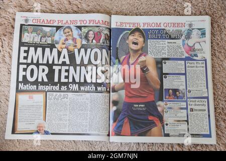 Ein britischer Zeitungsartikel über die Teenager Emma Rducanu, nachdem sie die US Open 2021 gewonnen und einen Brief von der Queen erhalten hatte Stockfoto