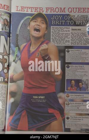 Ein britischer Zeitungsartikel über die Teenager Emma Rducanu, nachdem sie die US Open 2021 gewonnen und einen Brief von der Queen erhalten hatte Stockfoto