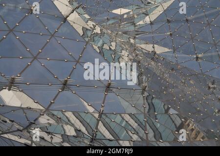 Szklany dach Centrum handlowego Warschau Glasdach eines Einkaufszentrums Zlote Tarasy in Warschau Palast Kultury i Nauki Palast der Kultur und Wissenschaft PKiN Stockfoto