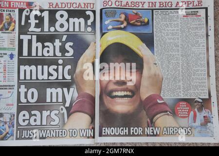 Ein Zeitungsartikel der britischen Tennisspielerin Emma Raducanu sagt £1.8 Million? Das ist Musik in meinen Ohren Stockfoto