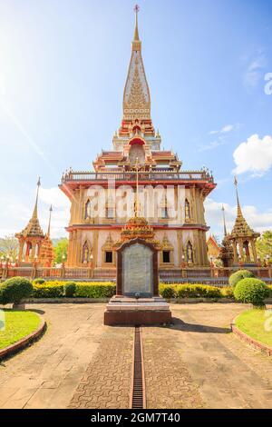 PHUKET, THAILAND - 22. JANUAR 2017: Wunderschöne Pagode im Wat Chalong oder Wat Chaitararam Tempel berühmte Attraktionen und Kultstätten in Phuket provi Stockfoto