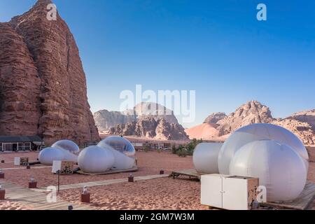 Camping an den Felsen in Petra, Wadi Rum. Jordanien Stockfoto