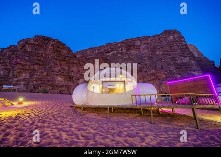 Camping an den Felsen in Petra, Wadi Rum. Jordanien Stockfoto