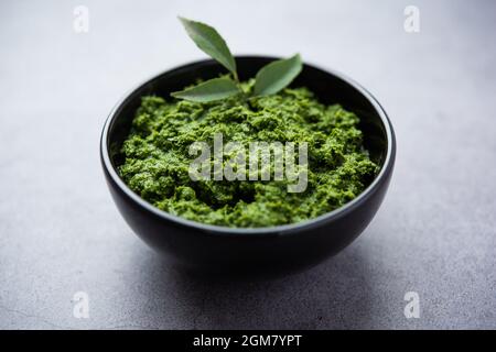 Blätter oder kadi patta chutney in einer Schüssel tuschen Stockfoto