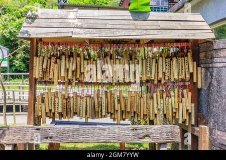 PINGXI, TAIWAN - 30. April 2017: Bambus Rohr für wollen Pingxi Old Street. Besucher schreiben ihre Wünsche auf Bambus dann beten und hängen Sie sie zusammen Stockfoto