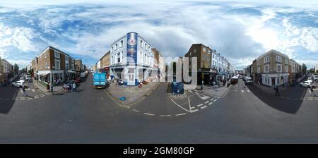 420 x 180 Grad-Panorama: Straßenszene, Portobello Road, Notting Hill, London, England (nur für redaktionelle Verwendung. Keine Werbung. Referenzdatum Stockfoto