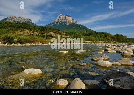 Blick auf den schönen Berg schnellen Fluss Stockfoto