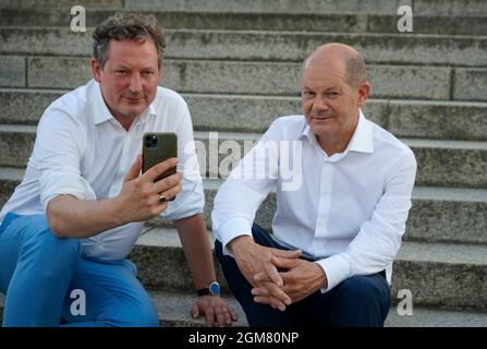 Eckart von Hirschhausen, Olaf Scholz, 21. Juni 2021, Berlin (nur für redaktionelle Verwendung. Keine Werbung. Referenzdatenbank: http://www.360-berl Stockfoto