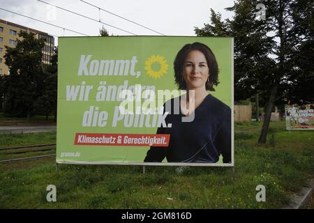 Annalena Baerbock (Grüne) - Wahlplakate zu den Bundestagswahlen 2021, Berlin-Prenzlauer Berg (nur für redaktionelle Verwendung. Keine Werbung. Ref Stockfoto