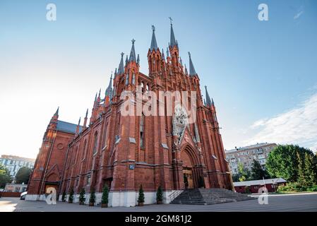 Die Kathedrale der Unbefleckten Empfängnis der Heiligen Jungfrau Maria in Moskau, Russland, eine neugotische katholische Kirche. Stockfoto