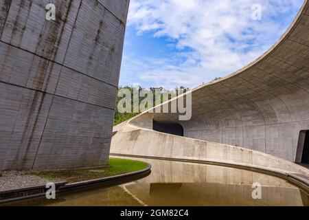 NANTOU, TAIWAN - 2. Mai 2017: Xiangshan Visitor Center Landschaft am Sonne-Mond-See am 2. Mai 2017 in Nantou, Taiwan, Asien. Stockfoto