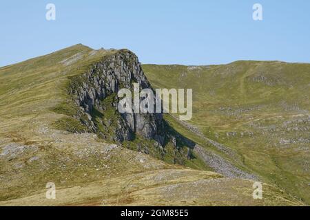 Glen Shiel Ridge aus dem Osten nähert sich Munro Sgurr an Doire Leathain, Schottische Highlands, Schottland, Großbritannien Stockfoto