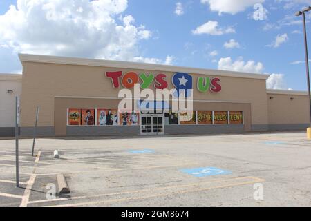 Tyler, TX - 13. September 2018: Out of Business Toys R US Store wird als Spirit Halloween Store genutzt, ein saisonales Geschäft, das sich auf Halloween dec spezialisiert hat Stockfoto