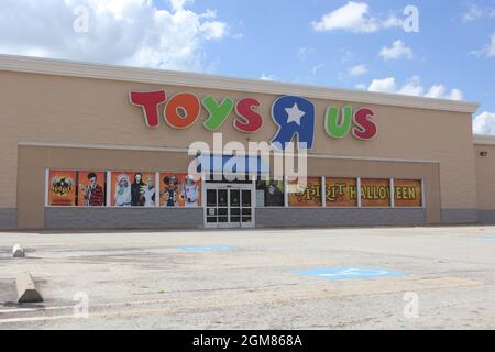 Tyler, TX - 13. September 2018: Out of Business Toys R US Store wird als Spirit Halloween Store genutzt, ein saisonales Geschäft, das sich auf Halloween dec spezialisiert hat Stockfoto