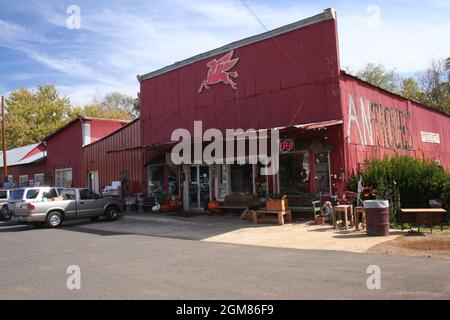 Jefferson, TX - Antiquitätengeschäft im historischen Stadtzentrum von Jefferson, TX Stockfoto