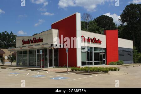 Tyler, TX - 15. Mai 2019: Abandoned Steak n Shake Restaurant am University Blvd in Tyler TX Stockfoto