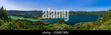 Ein Panorama Bild der sieben Städte See (Lagoa das Sete Cidades). Stockfoto