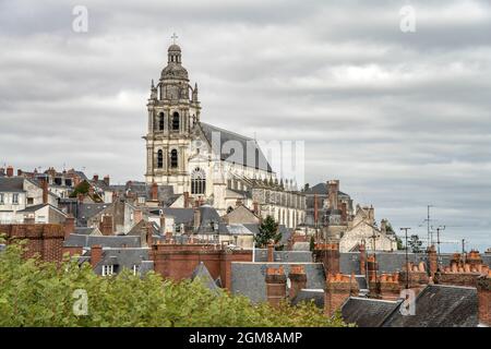 Die römisch-katholische Kathedrale Saint-Louis in Blois, Frankreich | Kathedrale Saint-Louis in Blois, Loire-Tal, Frankreich Stockfoto