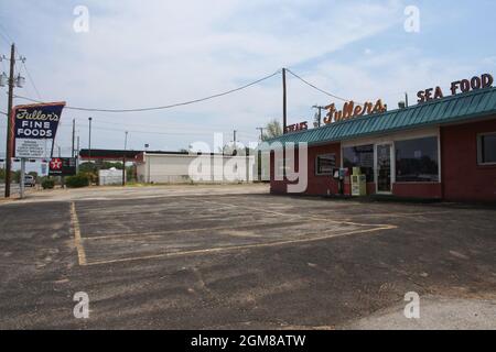 Tyler, TX: Abandoned Restaurant Fuller's Fine Foods ein ehemaliges lokales Restaurant in Tyler, TX Stockfoto