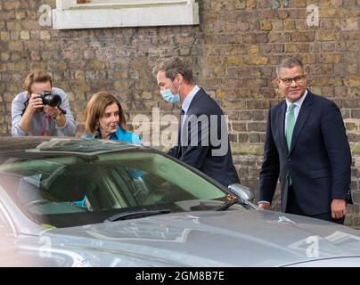 London, Großbritannien. September 2021. Nancy Pelosi Sprecherin des US-Repräsentantenhauses verlässt Downing Street nach Treffen mit Alok Sharma, Präsident der COP 26 Credit: Ian Davidson/Alamy Live News Stockfoto