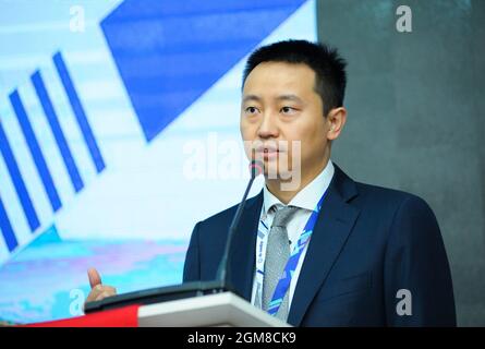 Direktor von Huawei Ukraine LLC Ma TSI hält Rede. Forum Zum Energiesparen. 14. September 2021. Kiew, Ukraine Stockfoto