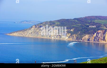 Landschaftsansicht der Kreidefelsen mit Blick auf Freshwater Bay Stockfoto