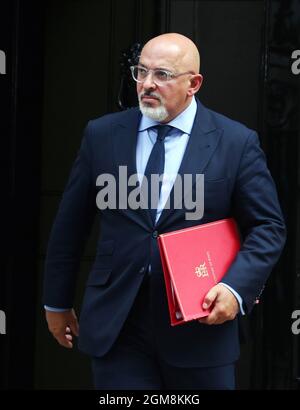 London, England, Großbritannien. September 2021. Der Minister für Bildung NADHIM ZAHAWI verlässt die Downing Street nach dem ersten Kabinettstreffen in Großbritannien nach einem Umweg. (Bild: © Tayfun Salci/ZUMA Press Wire) Stockfoto