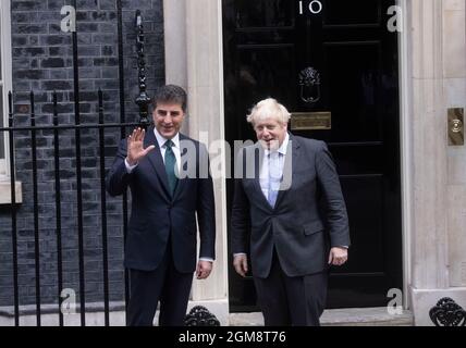 London, Großbritannien. September 2021. Premierminister Boris Johnson trifft den Präsidenten von Kurdistan, Nechirvan Barzani, an der Tür der Downing Street Nr. 10. Präsident Barzani wird Gespräche mit Boris Johnson führen. Kredit: Mark Thomas/Alamy Live Nachrichten Stockfoto