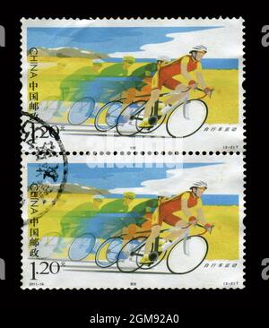 2 STÜCK SET Stempel gedruckt in China zeigt Bild des Rennradfahrens 2011-19, um 2011. Stockfoto