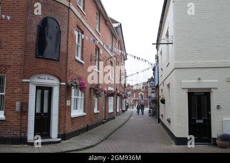 Blick auf die Church Street und die Oddfellows Arms in Wimborne, Dorset im Vereinigten Königreich Stockfoto