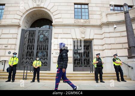 Tierrechtsdemonstranten versammeln sich während des Nationalen Tierrechtsmarsches in London am 28. August 2021 und marschieren nach Unilever. Stockfoto