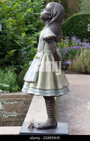 Robert James Skulptur Alice im Wunderland Stockfoto