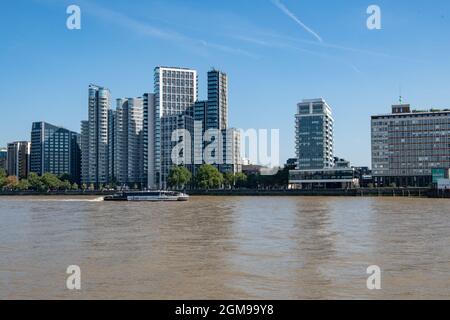 Die Themse in der Nähe der Vauxhall Bridge, London, England, Großbritannien Stockfoto