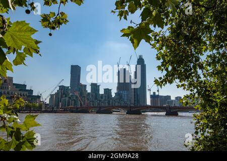 Die Themse in der Nähe der Vauxhall Bridge, London, England, Großbritannien Stockfoto