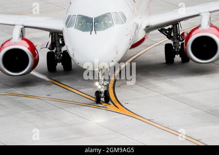 Rossiya Airlines Sukhoi Superjet-100 Regional Jet Airliner auf dem Internationalen Flughafen Moskau-Sheremetyevo. (Foto von Leonid Faerberg / SOPA Images/Sipa USA) Stockfoto